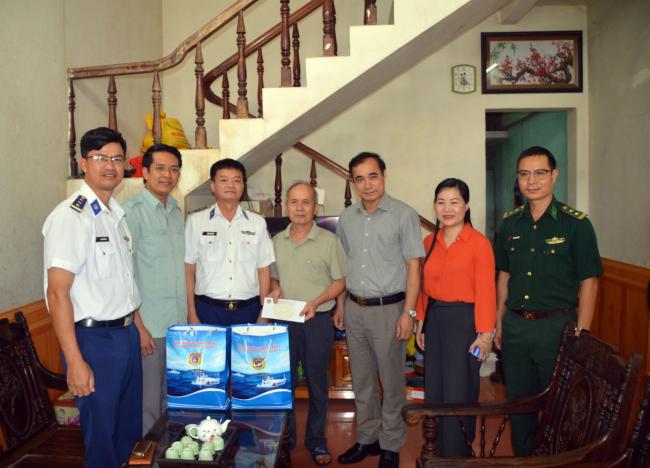 Vùng Cảnh sát biển 1 đồng hành với ngư dân Quảng Ninh